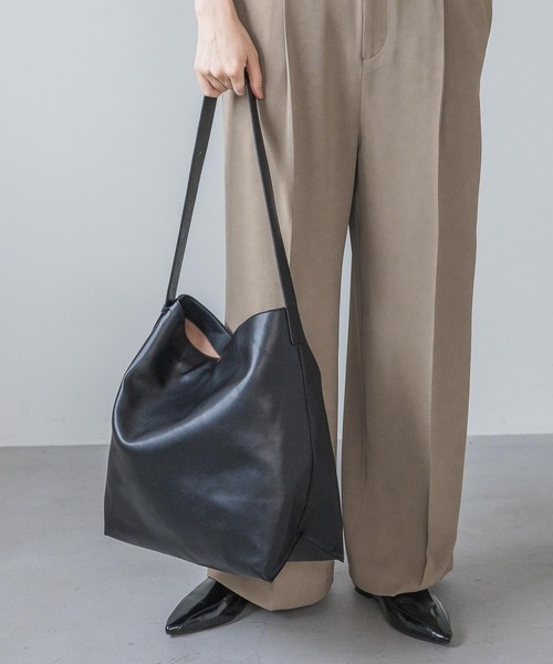 A part by（アパートバイ）の「ビッグショルダーバッグ（ショルダーバッグ・レディース・ダークブラウン/ブラック・FREE）」の5枚目の写真