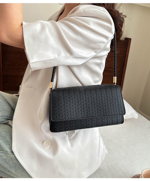美品✨アエナ ショルダーバッグ レザー 黒 ステッチ 編み込み ダブルファスナー FERRAGAMO フェラガモ ショルダーバッグ 21 8358 レディース