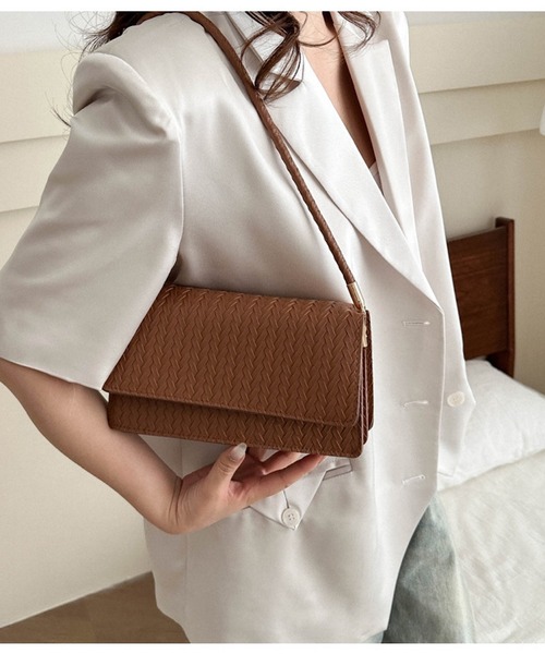 美品✨アエナ ショルダーバッグ レザー 黒 ステッチ 編み込み ダブルファスナー FERRAGAMO フェラガモ ショルダーバッグ 21 8358 レディース