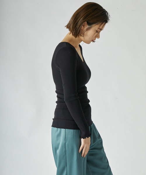 PALM(パーム)の「PALM22RIB VNECK BRA LSP/O(Tシャツ/カットソー・レディース・ブラック/ベージュ/カーキ・FREE)」の4枚目の写真