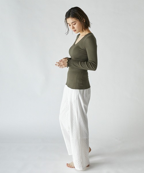 PALM(パーム)の「PALM22RIB VNECK BRA LSP/O(Tシャツ/カットソー・レディース・ブラック/ベージュ/カーキ・FREE)」の12枚目の写真