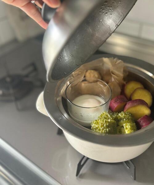 212 KITCHEN STORE(トゥワントゥキッチンストア)の「のせるだけで簡単蒸し器18~20cm(鍋/フライパン・レディース・その他・00)」の3枚目の写真