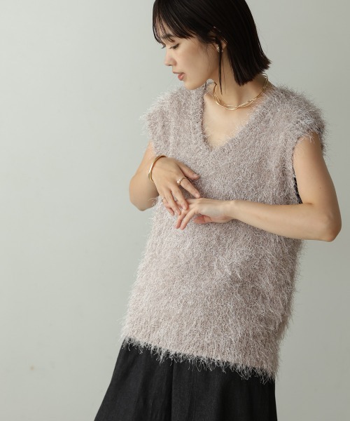 Bou Jeloud（ブージュルード）の「ダンスフェザーVネックベスト（ベスト・レディース・チャコールグレー/ブラウン・38）」の5枚目の写真