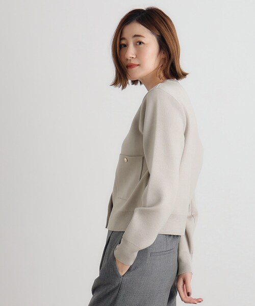grove（グローブ）の「【毛玉軽減】ゴールドボタンクルーネックカーディガン（カーディガン/ボレロ・レディース・ナチュラル/ブラック/ワインレッド・02/03/01/04/05）」の9枚目の写真
