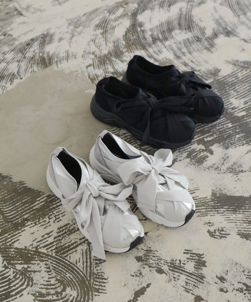 SESTO(セスト)の「ストレッチフィットレースアップ軽量スニーカー(スニーカー・レディース・シルバー/ブラック・S/M/L/LL/3L)」の3枚目の写真