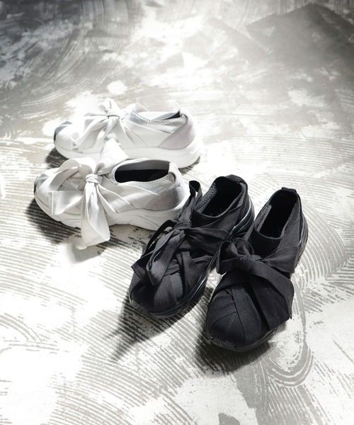 SESTO(セスト)の「ストレッチフィットレースアップ軽量スニーカー(スニーカー・レディース・シルバー/ブラック・S/M/L/LL/3L)」の4枚目の写真