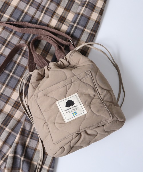 SCANDINAVIAN FOREST（スカンジナビアン・フォレスト）の「SCANDINAVIAN FOREST　ウェーブキルト2WAY巾着ショルダー（ショルダーバッグ・レディース・グレイッシュベージュ/ブラック/カーキ・FREE）」の2枚目の写真