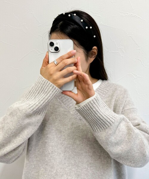 fredy emue（フレディエミュ）の「メタルパールブラックサテンカチューシャ（カチューシャ・レディース・シルバー/オフホワイト・FREE）」の6枚目の写真