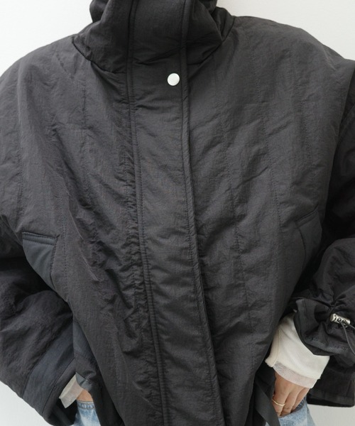 y/m by 村岡美里（イムバイムラオカミサト）の「ワッシャータフタ縦キルトジャケット（その他アウター・レディース・アイボリー/ブラック・FREE）」の10枚目の写真