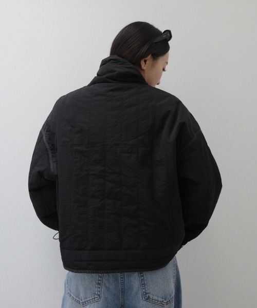 y/m by 村岡美里（イムバイムラオカミサト）の「ワッシャータフタ縦キルトジャケット（その他アウター・レディース・アイボリー/ブラック・FREE）」の15枚目の写真