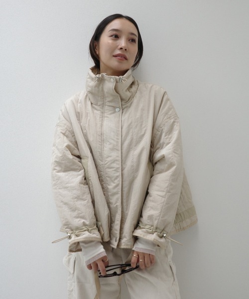 y/m by 村岡美里（イムバイムラオカミサト）の「ワッシャータフタ縦キルトジャケット（その他アウター・レディース・アイボリー/ブラック・FREE）」の20枚目の写真
