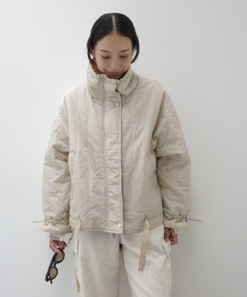 y/m by 村岡美里（イムバイムラオカミサト）の「ワッシャータフタ縦キルトジャケット（その他アウター・レディース・アイボリー/ブラック・FREE）」の21枚目の写真