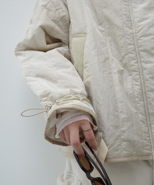 y/m by 村岡美里（イムバイムラオカミサト）の「ワッシャータフタ縦キルトジャケット（その他アウター・レディース・アイボリー/ブラック・FREE）」の22枚目の写真