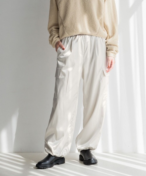 LOWRYS FARM(ローリーズファーム)の「サテンドロストカーゴパンツ 250236(カーゴパンツ・レディース・ブラック/アイボリー/ピンク・FREE)」の7枚目の写真