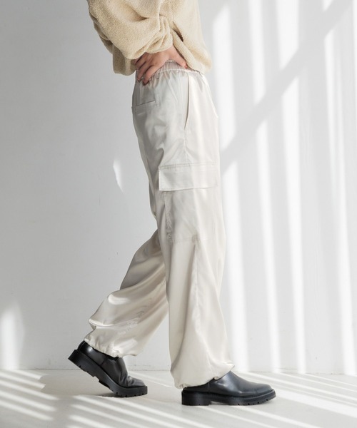 LOWRYS FARM(ローリーズファーム)の「サテンドロストカーゴパンツ 250236(カーゴパンツ・レディース・ブラック/アイボリー/ピンク・FREE)」の8枚目の写真