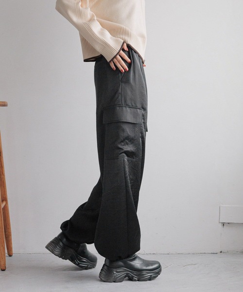LOWRYS FARM(ローリーズファーム)の「サテンドロストカーゴパンツ 250236(カーゴパンツ・レディース・ブラック/アイボリー/ピンク・FREE)」の12枚目の写真