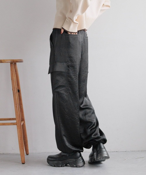 LOWRYS FARM(ローリーズファーム)の「サテンドロストカーゴパンツ 250236(カーゴパンツ・レディース・ブラック/アイボリー/ピンク・FREE)」の13枚目の写真