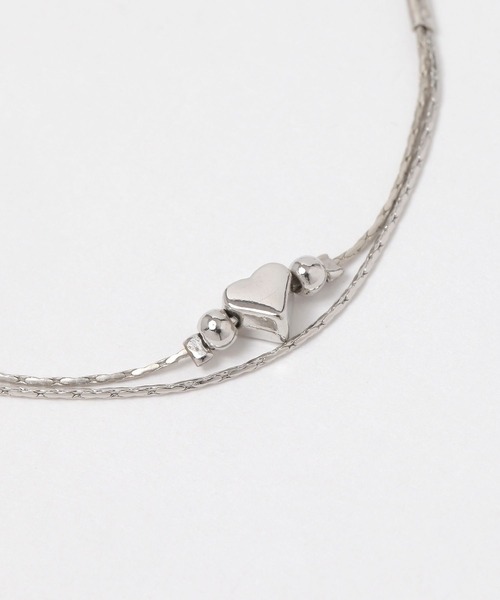 FOREVER 21（フォーエバー トゥエンティーワン）の「2連ハートブレスレット（ブレスレット・レディース・シルバー・FREE）」の2枚目の写真