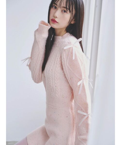 dazzlin(ダズリン)の「【ZOZOTOWN限定】ケーブル袖リボンニットワンピース(ワンピース・レディース・グレー/ブラック/ブラウン/ピンク・FREE)」の9枚目の写真