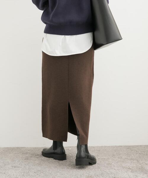 URBAN RESEARCH DOORS（アーバンリサーチドアーズ）の「スムースニットストレートスカート（スカート・レディース・グリーン/ブラウン/チャコールグレー・MEDIUM）」の4枚目の写真