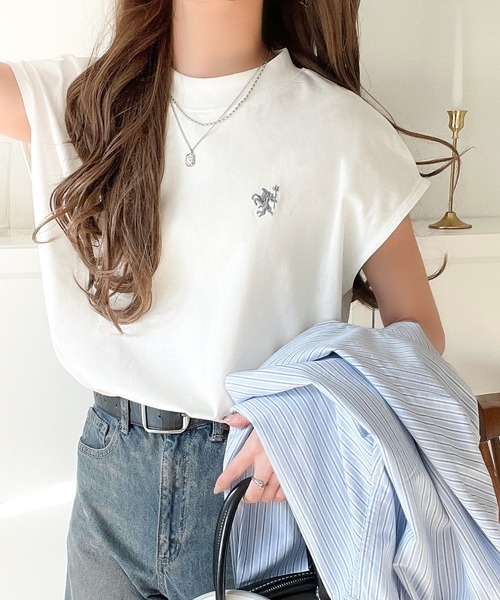 classicalelf(クラシカルエルフ)の「大人女子の上品ベーシック。綿100%シルケットモックネックフレンチTシャツ(刺繍)(Tシャツ/カットソー・レディース・ネイビー/ホワイト/ライトグレー/グリーン/ブラック/ホワイト系その他/ブラック系その他・X-LARGE/SMALL/MEDIUM/LARGE)」の1枚目の写真