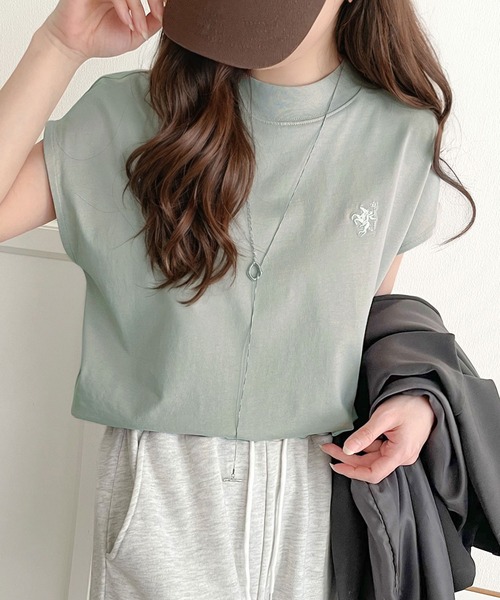 classicalelf(クラシカルエルフ)の「大人女子の上品ベーシック。綿100%シルケットモックネックフレンチTシャツ(刺繍)(Tシャツ/カットソー・レディース・ネイビー/ホワイト/ライトグレー/グリーン/ブラック/ホワイト系その他/ブラック系その他・X-LARGE/SMALL/MEDIUM/LARGE)」の6枚目の写真