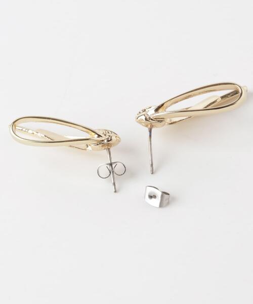 SMELLY(スメリー)の「ニュアンスメタルリボンモチーフピアス(ピアス(両耳用)・レディース・ゴールド・-)」の6枚目の写真