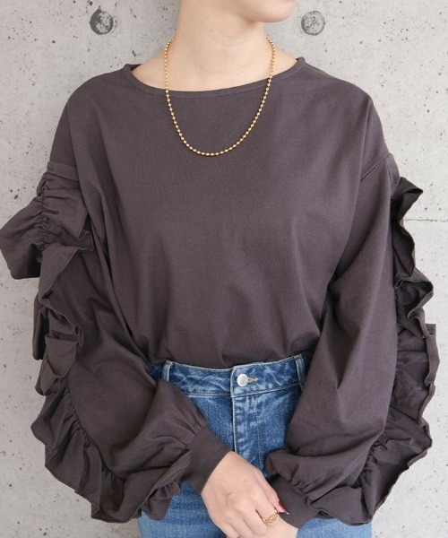 aquagarage(アクアガレージ)の「ボリュームフリルスリーブ長袖カットソー(Tシャツ/カットソー・レディース・オフホワイト/ブラック/チャコール・M)」の3枚目の写真