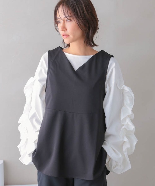 aquagarage(アクアガレージ)の「ボリュームフリルスリーブ長袖カットソー(Tシャツ/カットソー・レディース・オフホワイト/ブラック/チャコール・M)」の5枚目の写真
