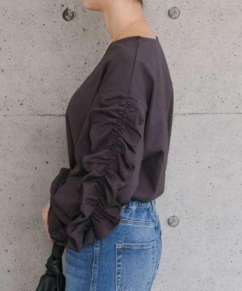 aquagarage(アクアガレージ)の「ボリュームフリルスリーブ長袖カットソー(Tシャツ/カットソー・レディース・オフホワイト/ブラック/チャコール・M)」の6枚目の写真