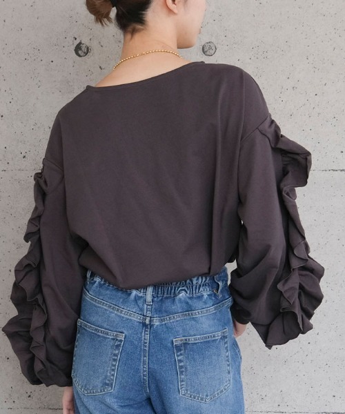 aquagarage(アクアガレージ)の「ボリュームフリルスリーブ長袖カットソー(Tシャツ/カットソー・レディース・オフホワイト/ブラック/チャコール・M)」の7枚目の写真
