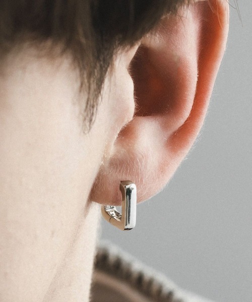 4℃ HOMME+（ヨンドシーオムプラス）の「シルバー フープ ピアス/片耳用（ピアス（片耳用）・メンズ・シルバー・FREE）」の4枚目の写真