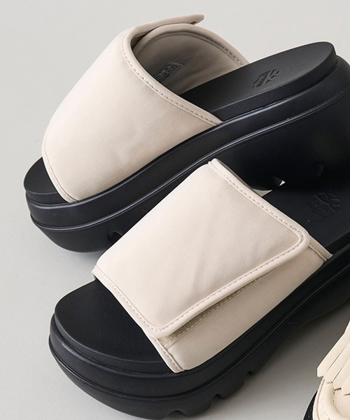 SHAKA(シャカ)の「SHAKA 厚底 サンダル PUFFY SLIDE CHUNKY パフィー スライド チャンキー(サンダル・レディース・ブラック/キナリ/ボルドー・23/24/25/26)」の2枚目の写真