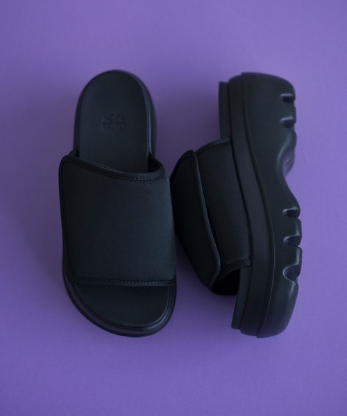 SHAKA(シャカ)の「SHAKA 厚底 サンダル PUFFY SLIDE CHUNKY パフィー スライド チャンキー(サンダル・レディース・ブラック/キナリ/ボルドー・23/24/25/26)」の3枚目の写真