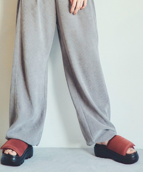 SHAKA(シャカ)の「SHAKA 厚底 サンダル PUFFY SLIDE CHUNKY パフィー スライド チャンキー(サンダル・レディース・ブラック/キナリ/ボルドー・23/24/25/26)」の4枚目の写真