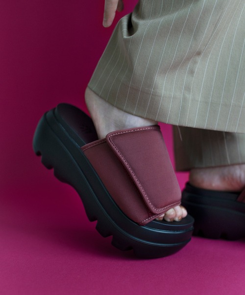 SHAKA(シャカ)の「SHAKA 厚底 サンダル PUFFY SLIDE CHUNKY パフィー スライド チャンキー(サンダル・レディース・ブラック/キナリ/ボルドー・23/24/25/26)」の17枚目の写真
