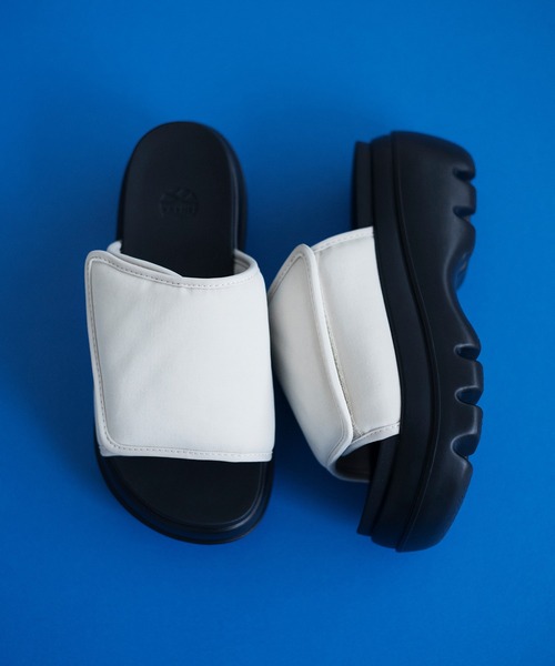 SHAKA(シャカ)の「SHAKA 厚底 サンダル PUFFY SLIDE CHUNKY パフィー スライド チャンキー(サンダル・レディース・ブラック/キナリ/ボルドー・23/24/25/26)」の16枚目の写真