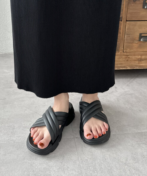 DISCOAT(ディスコート)の「【軽量・プチプラ】EVAクロスサンダル(サンダル・レディース・ホワイト/ブラック/グレー・MEDIUM/LARGE)」の7枚目の写真