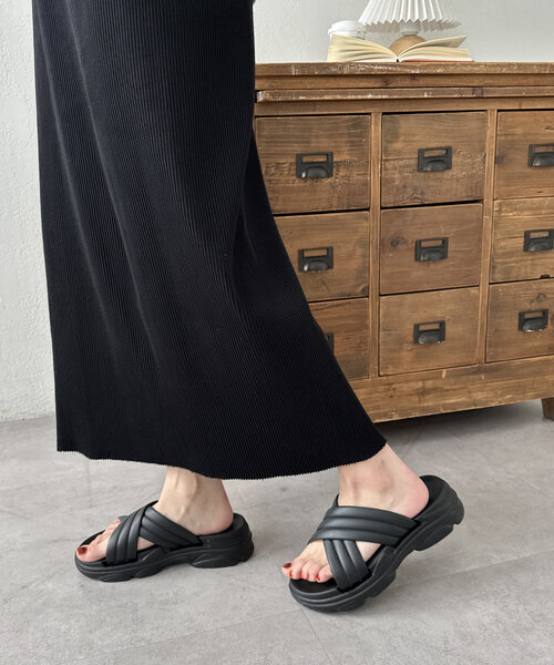 DISCOAT(ディスコート)の「【軽量・プチプラ】EVAクロスサンダル(サンダル・レディース・ホワイト/ブラック/グレー・MEDIUM/LARGE)」の8枚目の写真