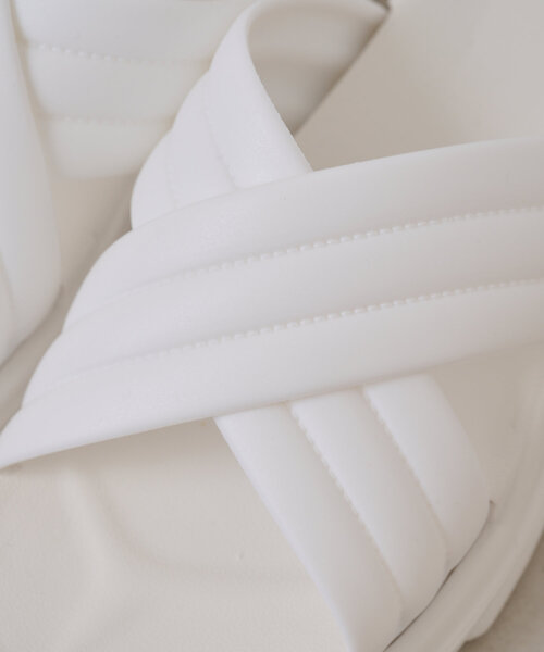 DISCOAT(ディスコート)の「【軽量・プチプラ】EVAクロスサンダル(サンダル・レディース・ホワイト/ブラック/グレー・MEDIUM/LARGE)」の18枚目の写真