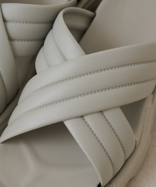 DISCOAT(ディスコート)の「【軽量・プチプラ】EVAクロスサンダル(サンダル・レディース・ホワイト/ブラック/グレー・MEDIUM/LARGE)」の20枚目の写真