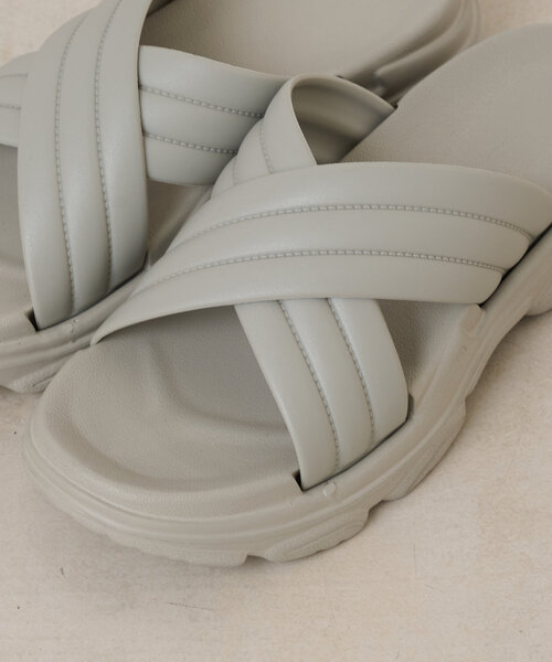 DISCOAT(ディスコート)の「【軽量・プチプラ】EVAクロスサンダル(サンダル・レディース・ホワイト/ブラック/グレー・MEDIUM/LARGE)」の22枚目の写真