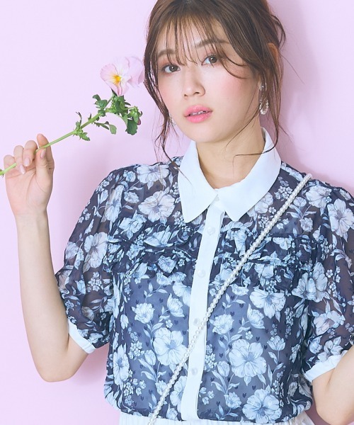 marun(マルン)の「<大きいサイズ>オリジナル柄配色ブラウス marun(シャツ/ブラウス・レディース・ネイビー系/ピンク系・L/5L/4L/3L/LL)」の2枚目の写真