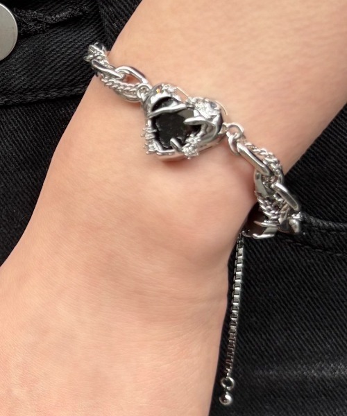 XU(エックスユー)の「【Never mind the XU】heart drop chain bracelet / 【ネバーマインド ザ エックスユー】ハートドロップチェーンブレスレットシルバーブレスレット(ブレスレット・メンズ・シルバー・ONE SIZE)」の1枚目の写真