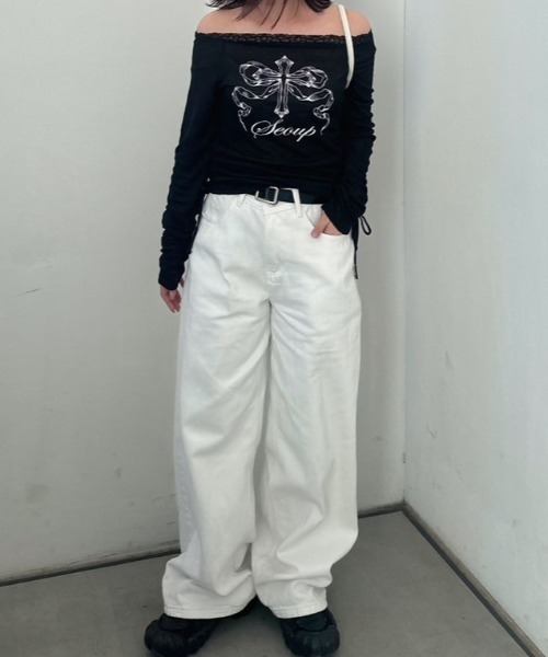 nemne store(ネンネストア)の「オフショルサイドギャザーシアーロンT(Tシャツ/カットソー・レディース・ブラック系/アイボリー・SMALL/MEDIUM)」の6枚目の写真