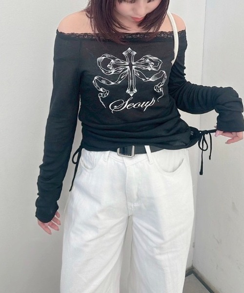 nemne store(ネンネストア)の「オフショルサイドギャザーシアーロンT(Tシャツ/カットソー・レディース・ブラック系/アイボリー・SMALL/MEDIUM)」の7枚目の写真