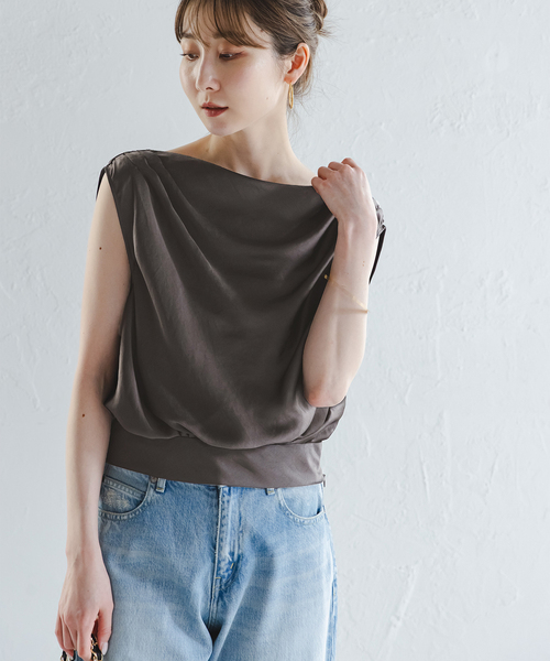 Noble（ノーブル）の「《追加》【洗える】ミューズサテンギャザーボリュームブラウス（シャツ/ブラウス・レディース・チャコールグレー/ベージュ・FREE）」の9枚目の写真