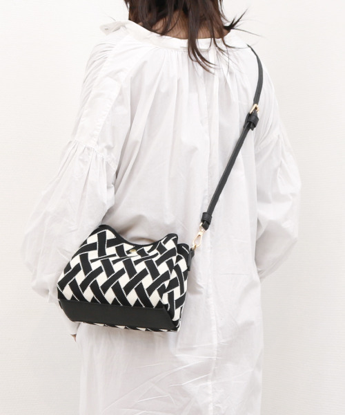 cache cache(カシュ カシュ)の「カシュカシュ cachecache / 柄アソートジャガード三つ口ショルダーバッグ(ショルダーバッグ・レディース・ベージュ系その他2/レオパード/ワインレッド/グリーン/ブラウン系その他/ブラック系その他/ブラック/ベージュ・FREE)」の3枚目の写真