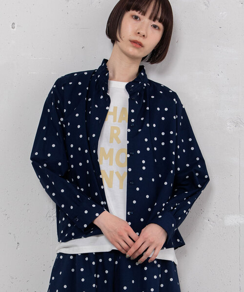 POU DOU DOU(プードゥドゥ)の「スタンドフリルカラーブラウス(シャツ/ブラウス・レディース・オフホワイト/ブラック/スミクロ/ネイビー・M)」の1枚目の写真