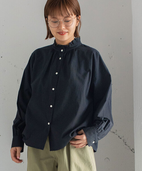 POU DOU DOU(プードゥドゥ)の「スタンドフリルカラーブラウス(シャツ/ブラウス・レディース・オフホワイト/ブラック/スミクロ/ネイビー・M)」の3枚目の写真